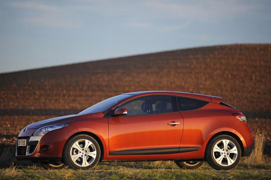  Renault Megane Coupe 2009 года  (фото 12 из 73)